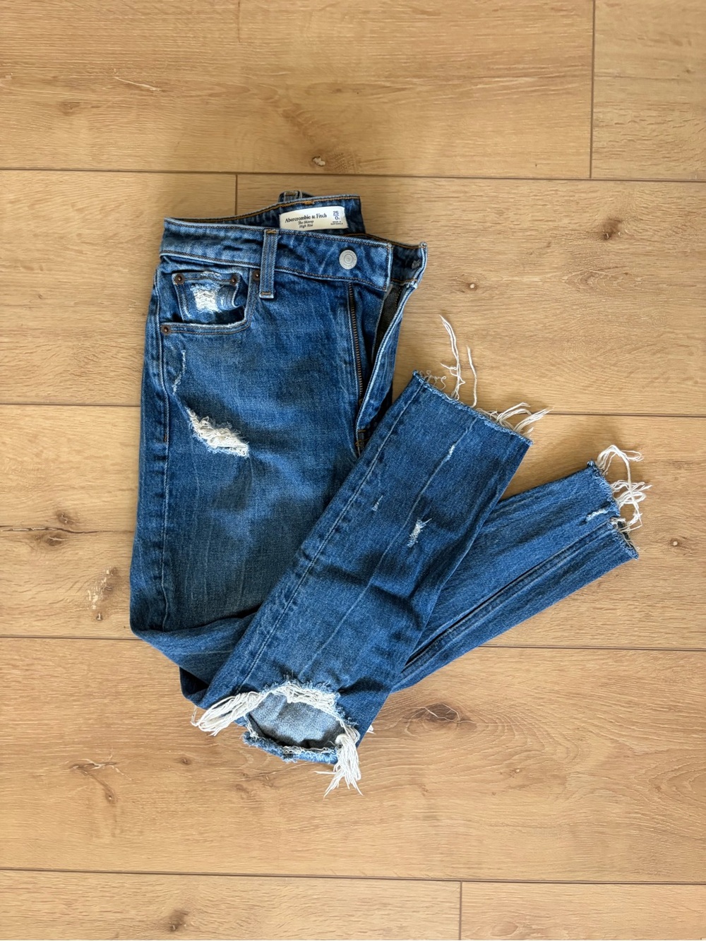 Abercrombie & Fitch The Skinny High Rise Jeans